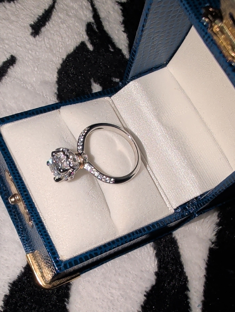 ✨SALE✨ Unique New 1 Carat Moissanite Solitaire Romance Ring Size 7